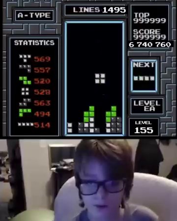 【THE FIRST TIME SOMEBODY HAS EVER BEAT TETRIS】 經典遊戲《俄羅斯方塊 TETRIS》即使已誕生超過30多年，依然為熱銷遊戲，銷量領先《MINECRAFT》、《GTA V》。俄羅斯方塊的內建程式更是惹來巨量玩家挑戰，可是人類都是失敗而回，只有AI才能挑戰成功。最近，年僅13歲的BLUE SCUTI在NINTENDO ENTERTAINMENT SYSTEM正式打破該紀錄，成為人類史上首位挑戰成功的玩家。BLUE SCUTI在遊玩38分鐘後，系統無法推出更多方塊，遊戲畫面及音樂停止。他本人採用了「ROLLING」的玩法，「ROLLING」本是利用4根手指按序地滑動來增加點擊的速度，玩家CHEEZ_FISH改良成在控制器背面敲擊，讓控制器能夠迅速地撞擊擺放在方向鍵上的手指，實現一秒內按下超過20次按鈕的紀錄，可見這種革命性的玩法讓人類玩家實力大增。 #tetris | MilkX HK