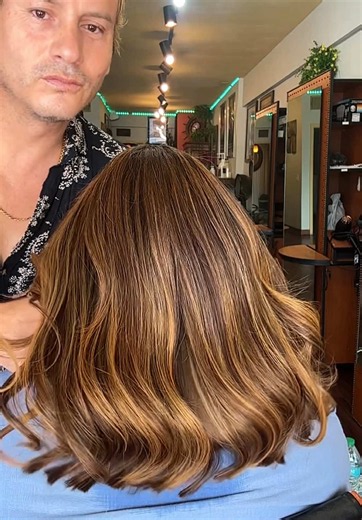 From grown-out color to rich, dimensional caramel goodness 🍯✨ I did a root touch-up caramel balayage, followed by a fresh haircut and treatment to bring back the shine, movement, and healthy feel. The result? Soft, blended dimension with that warm caramel glow that looks SO good on brunettes. 😍 Another beautiful transformation at The Angel Experience ✨ 📍 Pacific Beach, San Diego #CaramelBalayage #SanDiegoHair #PacificBeachHair #SanDiegoBalayage #TheAngelExperience