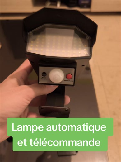 lampe d'éclairage extérieur avec détecteur de mouvement et télécommande de contrôle