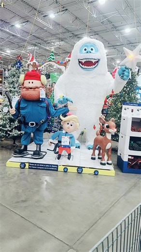 @Lowe’s put out their #christmas display and the kids LOVED it. 😍 #christmasdecor #loweshomeimprovement