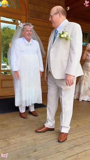 138K views · 2.9K reactions | Wedding clips    藍#Wedding #bridegroomdance #fourthwing #weddingday #weddingceremony #wedding #prank #weddingprank | wedding clips | Facebook