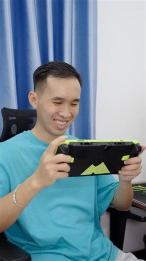 1K reactions · 23 shares | Dân "freestyle" như Phát thì mê nhất cảm giác làm chủ! ⚽️ Trên sân là làm chủ quả bóng, giờ đây làm chủ thế giới game trong tay với MSI CLAW A8. Nhỏ gọn mà sức mạnh bất ngờ, từ game Bóng đá nhẹ nhàng tới Black Myth: Wukong cũng cân tất! Anh em xem clip để thấy Phát "làm chủ" em nó thế nào nha! #phatfreestyle #MSI #ClawA8 MSI Gaming | Phat Freestyle | Facebook