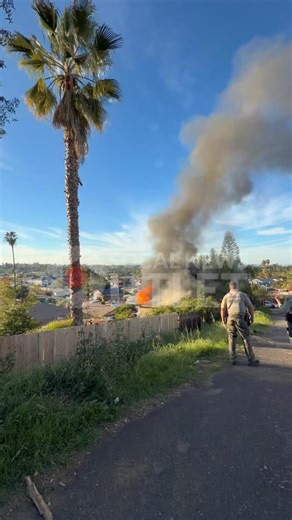VISTA: At around 4:38 PM, reports of a structure fire came in on the 600 block of Lemon Ave. Upon arrival, firefighters encountered a fully involved outbuilding. Crews were able to quickly extinguish the blaze. No injuries have been reported at this time. The cause of the fire remains under investigation. | Socal News Outlet