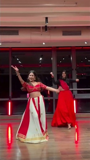 Dhol baje ✨❤️😍 #dance #trending #dancecover #profesionaldancer #dancerlife