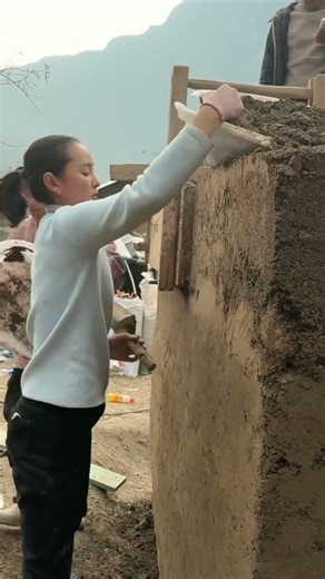 Layered Construction Process of Rammed Earth Walls