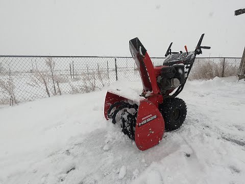 Review of a Honda HS928 Snowblower with Tires