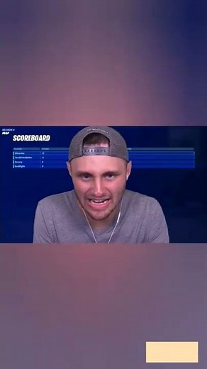 Ssundee parts his hair in the middle of a video😂