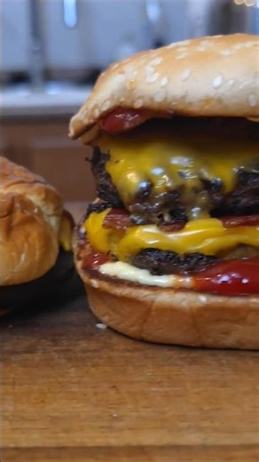 Wendy’s Baconator vs Homemade… Not Even Close!