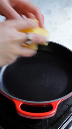 🍪 Mini Skillet Recipes — Episode Four Brown Butter Skillet Cookie Crisp edges. Gooey, chewy centre. Molten chocolate pockets all the way through. This one eats somewhere between a cookie and a brownie. Deep brown butter flavour. Soft in the middle. Shatteringly crisp at the edges. Best scooped warm, straight from the pan, with vanilla ice cream melting into the cracks. The extra egg yolk gives chew. Brown sugar keeps it fudgy. Dark chocolate melts into pools as it bakes. The pan is my 20 cm cas