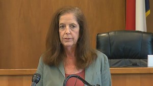 Justice of the Peace Beth Smith outlines the details of a horrific wrong-way crash that claimed the lives of four people including an Ontario couple and their baby in Texas. | Global News