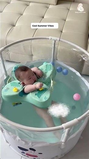 Splish splash! Just a happy baby enjoying her colorful bath time castle ✨🌸 #cutebaby #shorts