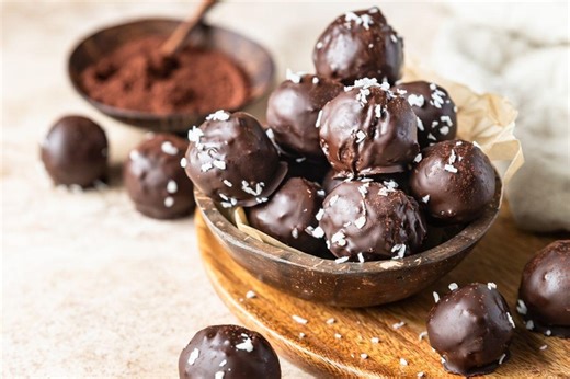 Posni sitni kolači za 15 minuta: Neodoljive ČOKOLADNE BOMBICE sa ukusom pomorandže (RECEPT)