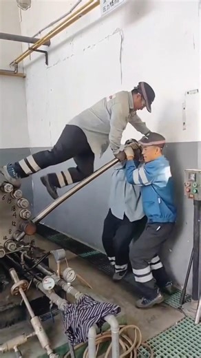 Precision Torquing a Compressor Cylinder Head.