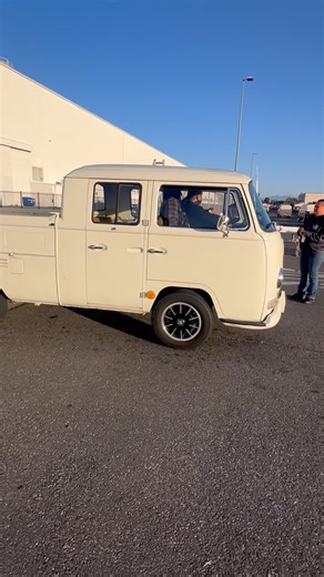 early VW bay window double cab bus at OCTO parking lot #vw #vwbaywindow #vwbus #earlybay #octo