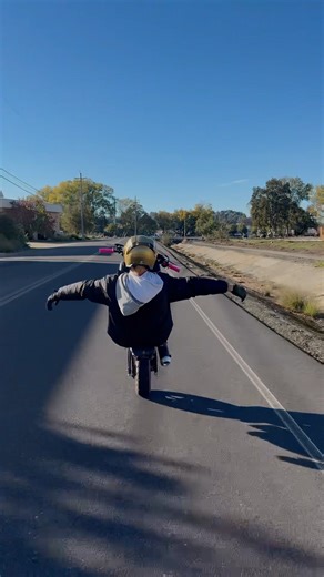 No hands Honda Grom ✈️☁️ #bikelife #honda #grom #nohands #stunts #minibike #wheelie #follow #like