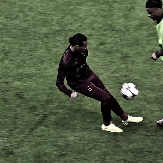 Tarihin En İyi Forveti: Leroy Sane İncelemesi