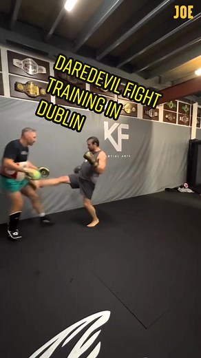 The Marvel star himself Charlie Cox took part in a training session with Dublin MMA gym, Team KF! #charliecox #daredevil #mattmurdock #daredevilnetflix #marvel #mcu #martialarts #mma #mixedmartialarts #dublin #teamkf
