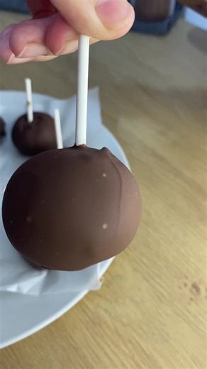 Chocolate cake pops 🤎. . . . . . #tiktokviral #tiktok #desserts #chocolate #dessert