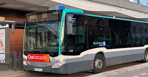 Un bus de la RATP a détruit la vitrine d'un restaurant prestigieux ! (  vidéo)