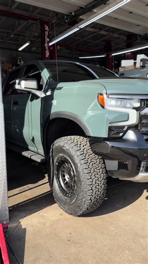 Exploring the Features of the Chevy ZR2 Lifted Truck