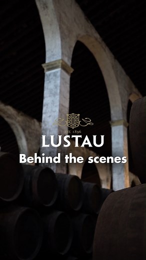 Our solera and criaderas system, crucial for the aging of our wines, involves various essential tasks that ensure a unique identity in each of our wines. Today, we focus on the 'aspillado' process. A crucial task carried out by our 'arrumbadores.' It involves dropping a wooden rod, known as 'aspilla,' through the cask to accurately measure the amount of wine. This tool guarantees precise measurement, thus contributing to maintaining the quality and excellence of our wines. | Lustau