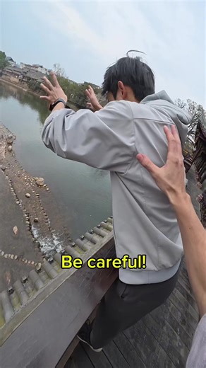 Epic Parkour Fails: Dropped Phone Surprise