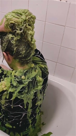 I made such a mess!😱 aftermath of green gunge and apple crumble in my hair WAM style