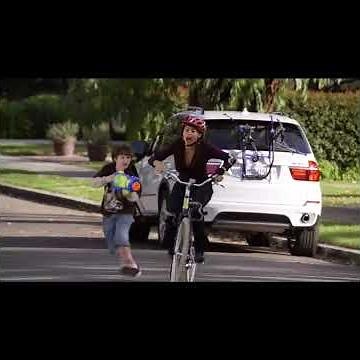 Luke teaches Gloria to ride a bike | Modern family season 2 clips #modernfamily #shorts #sitcom