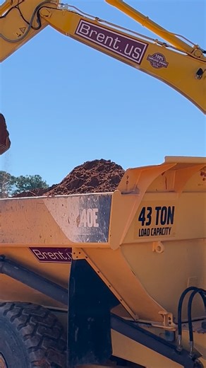 Overflowing with so much good content from @dirtworldsummit What were some highlights you enjoyed and want to put into practice? — WORK THE DIRT — #workthedirt #digitdigitalgps #heavyequipment #construction #dirtworld #bluecollar #earthmover #excavator #excavating #bedifferent #challenge #leadership #legacy @brentscarbroughcompany @sitech_south @buildwitt @komatsuconstructionna | Dig-It Digital GPS