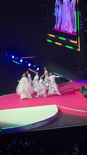 MimiFly's Superb Performance at Round Festival