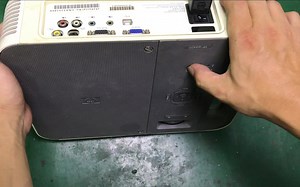 今天看一台惠普投影机的维修视频