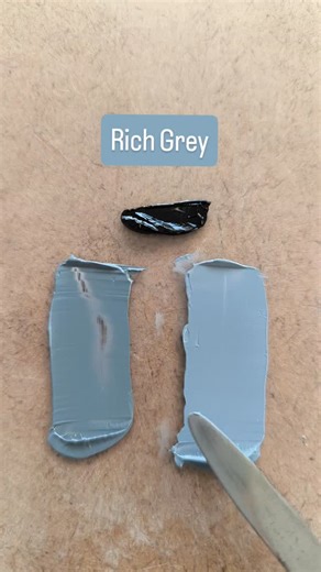 How to mix a rich, complex grey instead of a flat one. Simply using Black White often gives you a dull "Flat Grey". For a deep, atmospheric "Storm Grey", use this smart recipe: Ivory Black, Ultramarine Blue, Burnt Sienna, and a cold white. Save this mix for stormy skies, dramatic shadows, stone, and any grey that needs to feel alive and dimensional. I often use high-quality materials from @dartecor_ in my videos. If you'd like to try them, you can get 10% off on their website with my code BD10. 