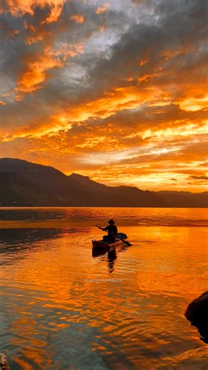Hermoso paisaje que nos regala el Lago de Atitlán 🔥 | San Pedro La Laguna