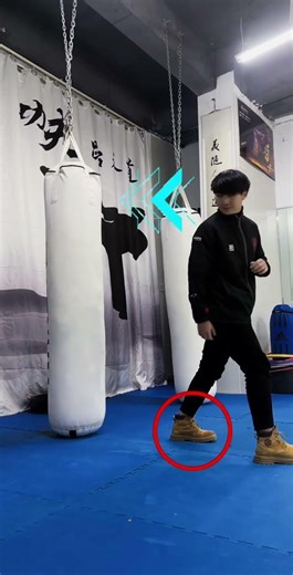 The backspin kick is full of the force of charging up turning and sweeping. Every movement