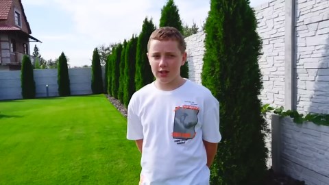 Qui porte le masque sera maudit ! Odershimi par un démon! 😱👹 | Amelka Caramelka FRA