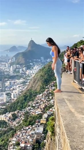🤩 Efeito AI de cama‑elástica nas alturas! Faça com apenas uma foto 🚀 Esporte radical nas alturas com IA, só precisa de uma foto 😱 Salto nas alturas efeito AI, crie seu vídeo com uma foto ✨ Efeito de salto radical nas alturas usando somente uma foto 🎢 AI cama‑elástica nas alturas, vídeo incrível com uma única foto #capcut #capcutpioneer