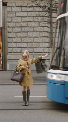 Jurgita Vas on Instagram: "Hands full, schedule even fuller. I’m always running errands, so I love a tote that actually keeps up. The @longchamp Le Smart tote in Mocha is spacious, easy to carry, and fits everything I need for a city day — from my laptop to A4 documents. I love the clean lines, the signature bamboo clasp, and the magnetic closure that makes it effortless on the go. Wearing a full @longchamp look — coat, rain boots, sunglasses, and a silk twilly — because even busy city days dese