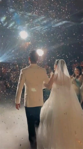 👰🏻💐Your love story deserves nothing less than perfection, and at The Berkeley Hotel, we make every moment of your dream wedding come true. From the first step down the aisle to the final dance, we’re here to create a day as magical as your love. Let our expert team take care of every detail, so you can focus on what truly matters — your forever 🤍 . Let us be part of your beautiful love journey with the "Timeless Elegance" package at The Berkeley Hotel Pratunam 📝 Sign up and see the package 