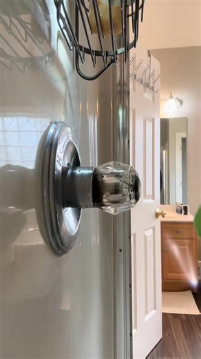 Delta Shower Cartridge Replacement #plumbing #plumber #plumbproud #plumblife #bathroom #bathroomcleaning #shower #showertok #plumbingrepair #howto #diy #asmr #reels #reelsvideo #reelsviral #serviceplumber | Theconservativeplumber