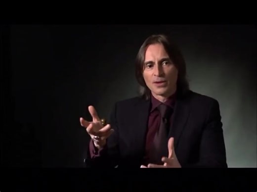 Robert Carlyle Discusses Rumpelstiltskin's Unique Voice