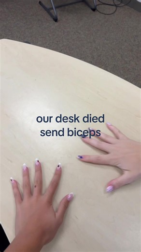 rip makena and hollands spanish desk: 2025-2026 @holland #biceps #spanishclass #bsf #school #iloveyou