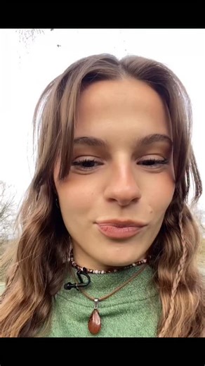 Elle est de retour ! Anouk est actuellement au château de la Star Academy à Dammarie-les-Lys pour répéter le duo de Sarah, qu'elles interpréteront samedi lors de la première demi-finale. Les demi-finalistes Sarah et Léa s'affronteront pour remporter un ticket pour la grande finale de la saison. Léa, de retour chez elle pour la journée, a choisi pour son duo Mélissa. 📹 Anouk #staracademy2025 #staracademy #duo #anouklein | Star 217