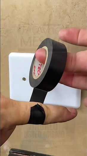 😱🔌 TRUCO pa' sacar el enchufe roto #DIY