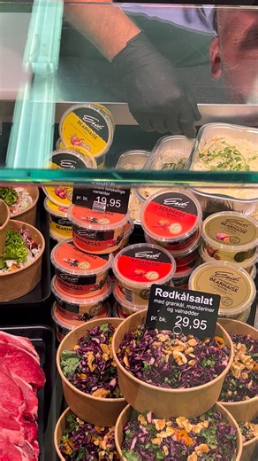 🥩 Fredagsmenu til 2 personer – KUN 159,- 🎉 Forkæl jer selv med en lækker middag: ✅ 2 tykstegsbøffer, medaljoner eller entrecôte ✅ 1 bakke kartofler ✅ 1 bøtte frisk salat ✅ 1 bøtte sauce Perfekt til en hyggelig fredag aften 💕 📅 Tilbuddet gælder kun om fredagen | SPAR Tommerup St.