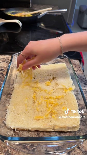 Easy Breakfast Sliders Recipe 🥓🥚🧀