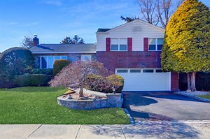 39 Cranberry Ln, Plainview, NY 11803 - MLS 824400 - Coldwell Banker