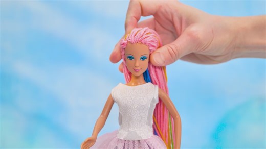 This is a rich doll vs. poor doll transformation by 123 GO! | 123 GO