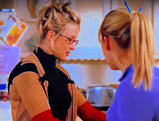 “Best Dressed for Much Less” #lizziemcguire #disney #tv #disneychannel #hilaryduff #2000s #fyp #y2k #nostalgia #throwback #90skids