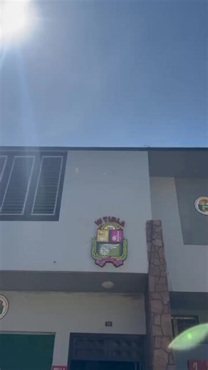 IUTIRLA CUMANÁ on Instagram: "🚨 ÚLTIMA HORA: La juventud no está perdida… está creando, soñando y haciendo historia. Entre tareas, café y mil ideas locas, estamos construyendo el futuro a nuestra manera. Porque ser joven no es la edad, es la actitud de intentarlo aunque dé miedo. Hoy celebramos a los que sueñan en grande, se equivocan y lo vuelven a intentar. Si estás haciendo historia aunque sea con sueño, comenta “presente” y compártelo con tu combo universitario 😎 #DíaDeLaJuventud #JóvenesQ