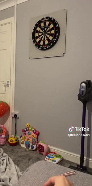 #fyp #darts #bullseye #dartscommunity #darts4fun #skill #dartschallenge
